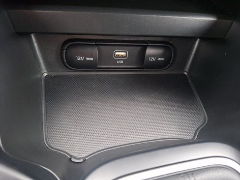 Used 2025 Kia Soul LX w/ LX Technology Package FWD image 22