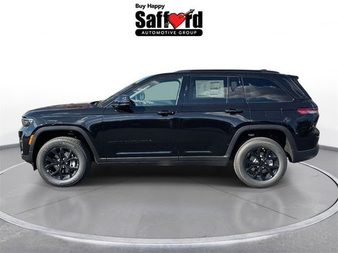 New 2025 Jeep Grand Cherokee Altitude image 4