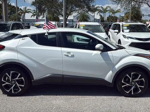 Used 2021 Toyota C-HR XLE image 10
