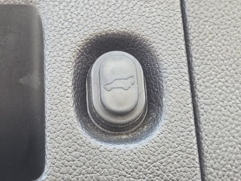 Used 2019 Chevrolet Suburban Premier AWD/4WD image 24