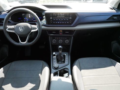 Certified 2022 Volkswagen Taos SE AWD/4WD image 10