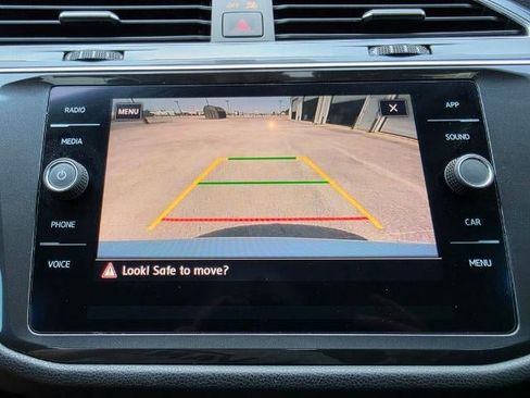 Used 2020 Volkswagen Tiguan SE FWD image 18