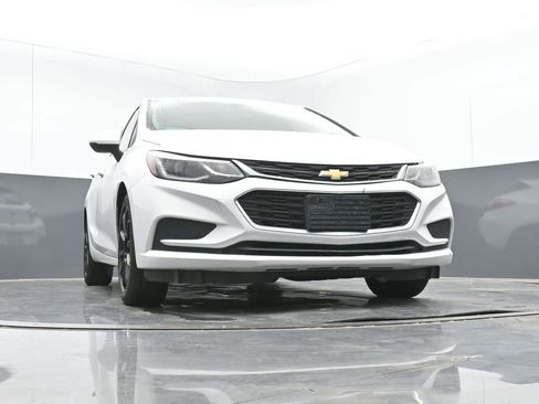 Used 2018 Chevrolet Cruze LT w/ Sun And Sound Package image 42