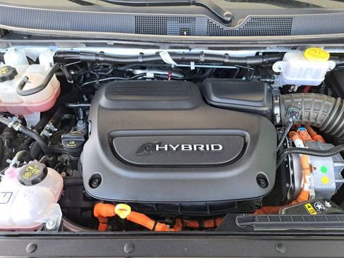 Used 2024 Chrysler Pacifica Limited FWD image 25