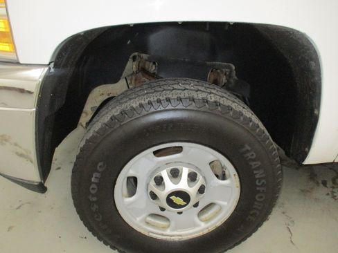 Used 2013 Chevrolet Silverado 2500 W/T AWD/4WD image 4