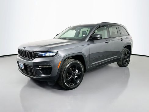 Used 2024 Jeep Grand Cherokee Limited w/ Black Appearance Package image 4