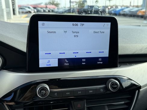 Used 2020 Ford Escape SE image 18