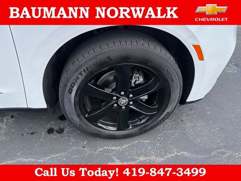Used 2024 Buick Enclave Essence w/ Sport Touring Edition FWD image 9