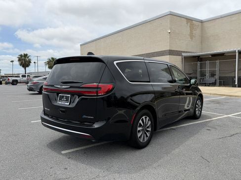 Used 2025 Chrysler Pacifica Select FWD image 15