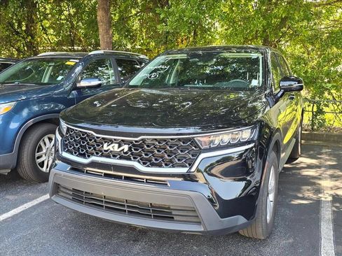 Certified 2023 Kia Sorento LX FWD image 3