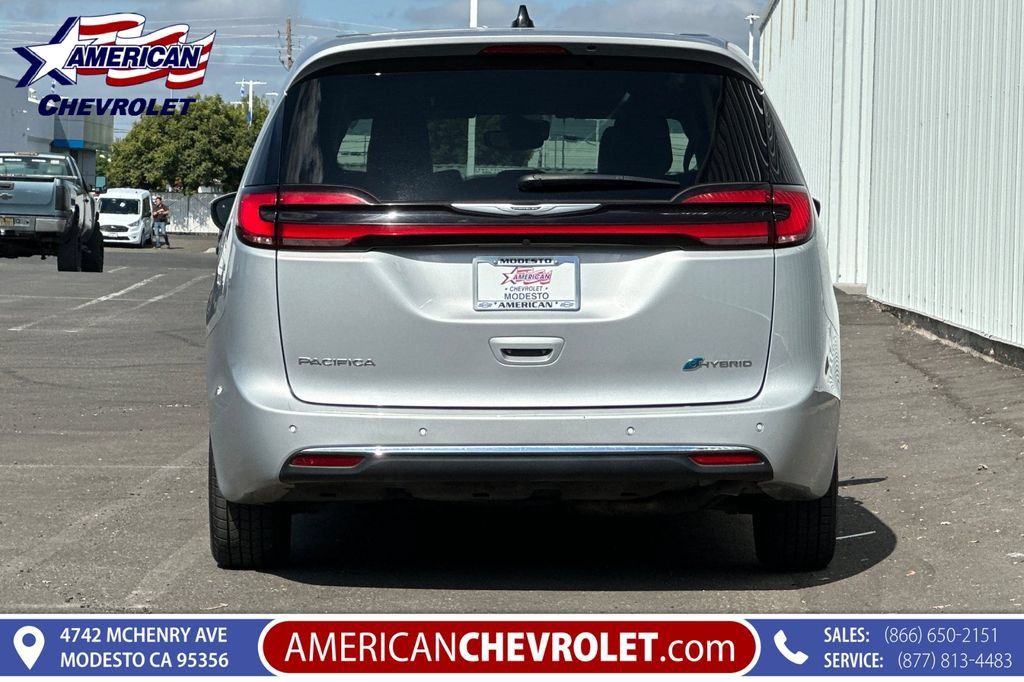 Used 2023 Chrysler Pacifica Touring-L FWD image 5
