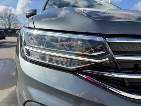 Used 2022 Volkswagen Tiguan SE w/ Panoramic Sunroof Package image 28