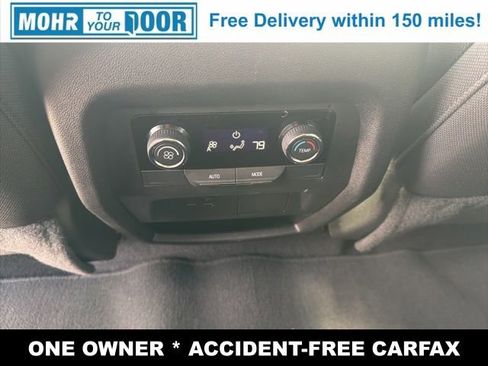 Used 2025 Chevrolet Traverse LT image 36