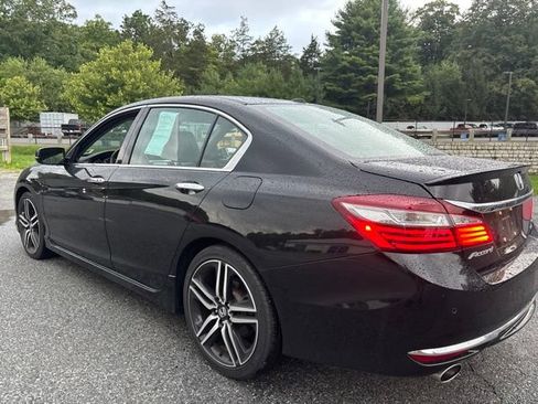 Used 2017 Honda Accord Touring image 4