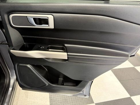 Used 2022 Ford Explorer XLT w/ Equipment Group 202A image 28