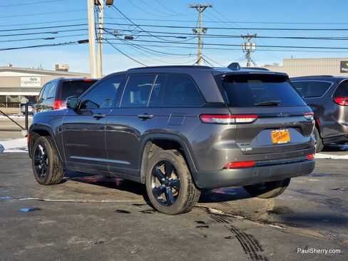 Used 2022 Jeep Grand Cherokee Altitude image 15