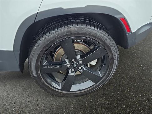 Used 2023 Land Rover Defender 110 SE image 31