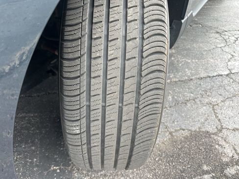 Used 2024 Ford Edge SEL image 37