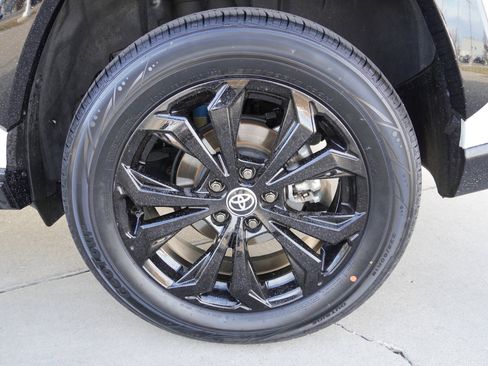 Certified 2022 Toyota RAV4 XSE image 12