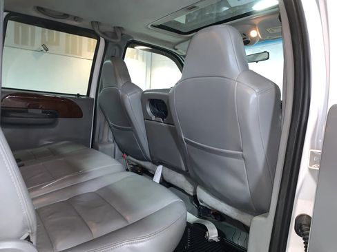 Used 2004 Ford F350 Lariat RWD image 28
