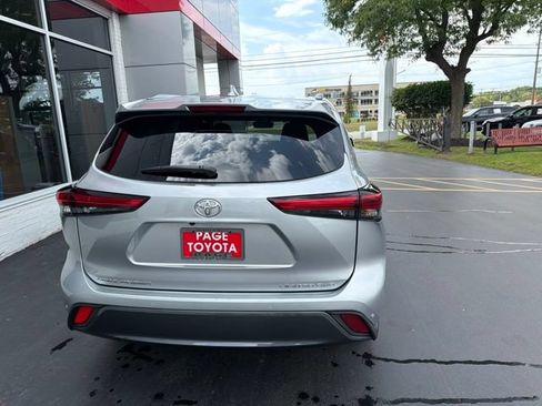 Used 2023 Toyota Highlander Limited AWD/4WD image 3