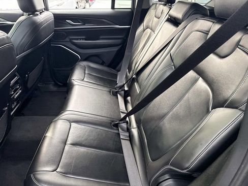 Used 2022 Jeep Grand Cherokee Limited image 19