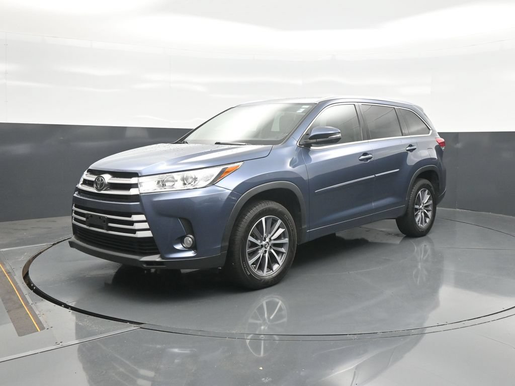 Used 2017 Toyota Highlander XLE FWD image 3
