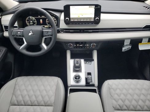 New 2025 Mitsubishi Outlander SEL image 9