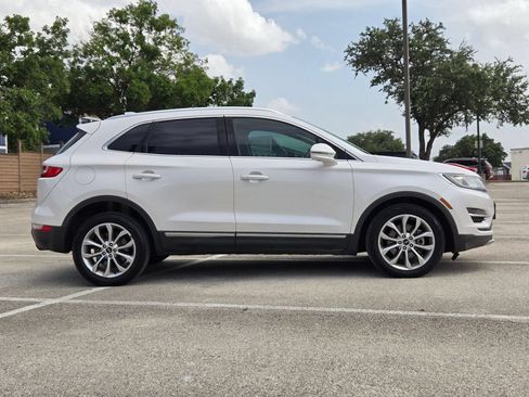 Used 2017 Lincoln MKC Select w/ Select Plus Package FWD image 3