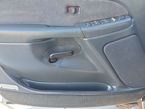 Used 2001 Chevrolet Silverado 2500 LS w/ Off-Road Skid Plate Pkg image 13