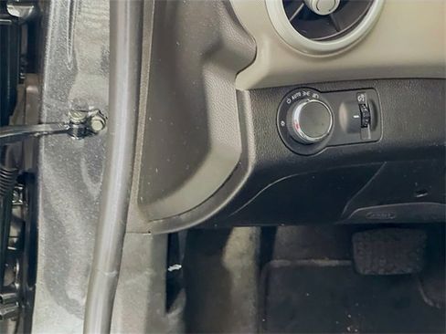 Used 2020 Chevrolet Sonic LT w/ Convenience Package image 11