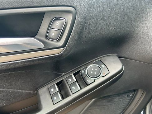 Used 2021 Ford Escape SE image 19