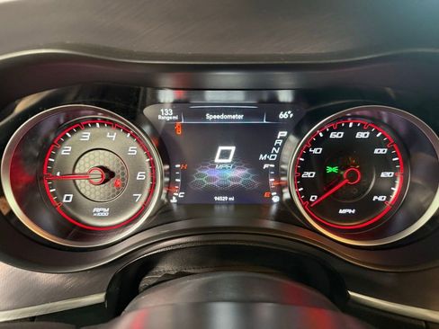 Used 2019 Dodge Charger SXT image 14