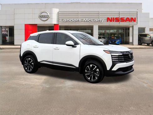 Used 2025 Nissan Kicks SV image 1