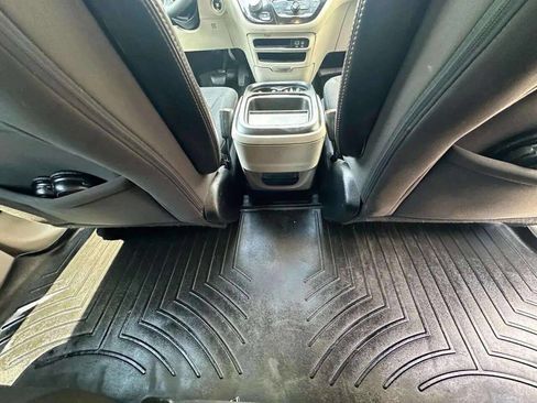 Used 2018 Chrysler Pacifica Touring Plus w/ Tire & Wheel Group image 15