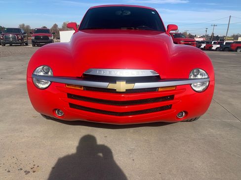 Used 2005 Chevrolet SSR w/ Preferred Equipment Group image 7