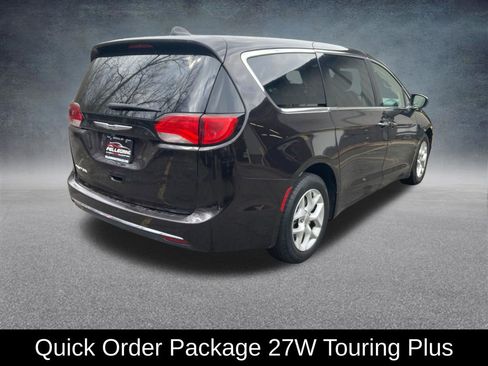 Used 2017 Chrysler Pacifica Touring Plus w/ Tire & Wheel Group FWD image 6
