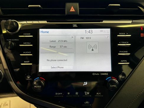 Used 2019 Toyota Camry XLE FWD image 17
