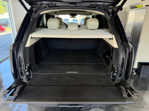 Used 2023 Land Rover Range Rover SE AWD/4WD image 42
