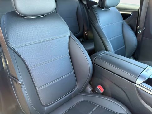 Used 2025 Mercedes-Benz GLC 300 image 23