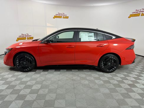 New 2027 Nissan Sentra SR w/ Floor Mat Package FWD image 2