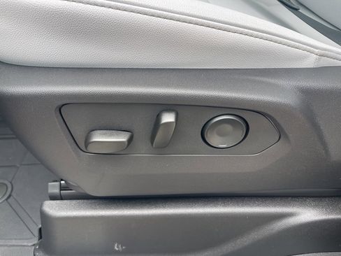 New 2025 Chevrolet Suburban Premier image 25