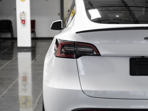 Used 2023 Tesla Model Y Long Range AWD/4WD image 43