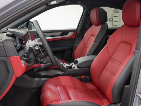 Certified 2026 Porsche Cayenne E-Hybrid Coupe AWD/4WD image 3