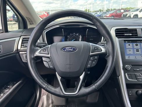 Used 2017 Ford Fusion SE w/ Equipment Group 201A FWD image 10