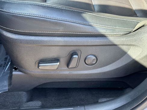 Used 2024 Kia Telluride EX w/ EX Captain's Chair Package image 25