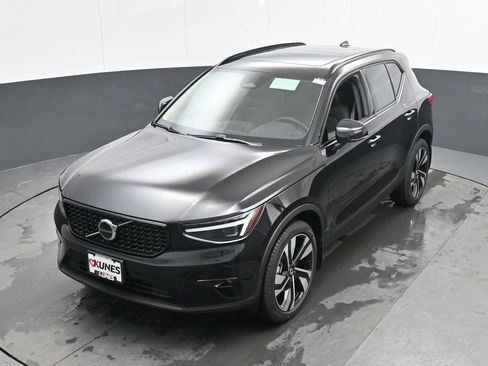 New 2026 Volvo XC40 B5 Plus w/ Protection Package Premier image 34