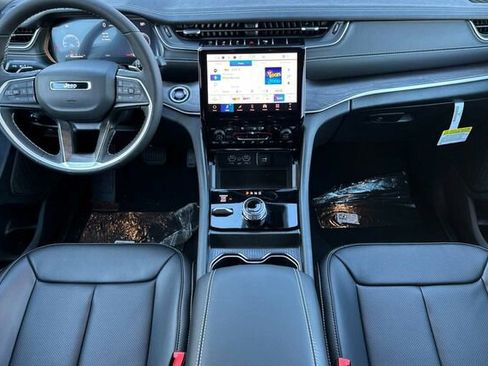 New 2025 Jeep Grand Cherokee Limited w/ Luxury Tech Group II AWD/4WD image 13