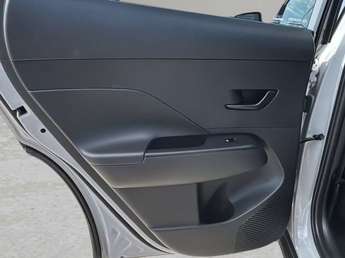 Used 2025 Hyundai Kona SEL FWD image 13
