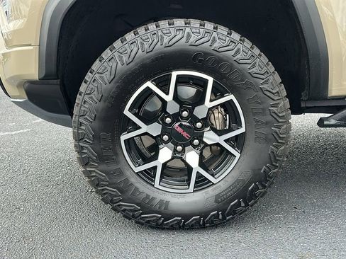 Certified 2024 GMC Canyon AT4X image 14